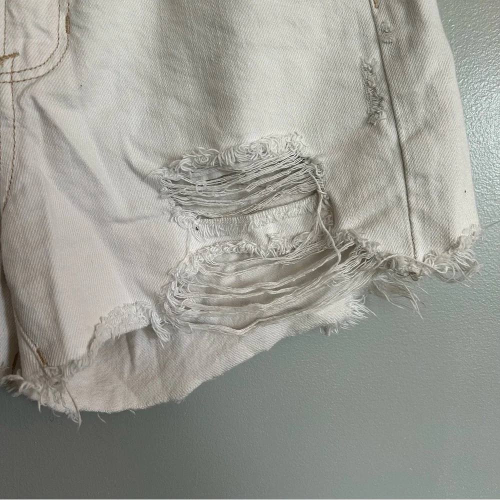 American Eagle White Ripped Jean Shorts - Picture 5 of 10